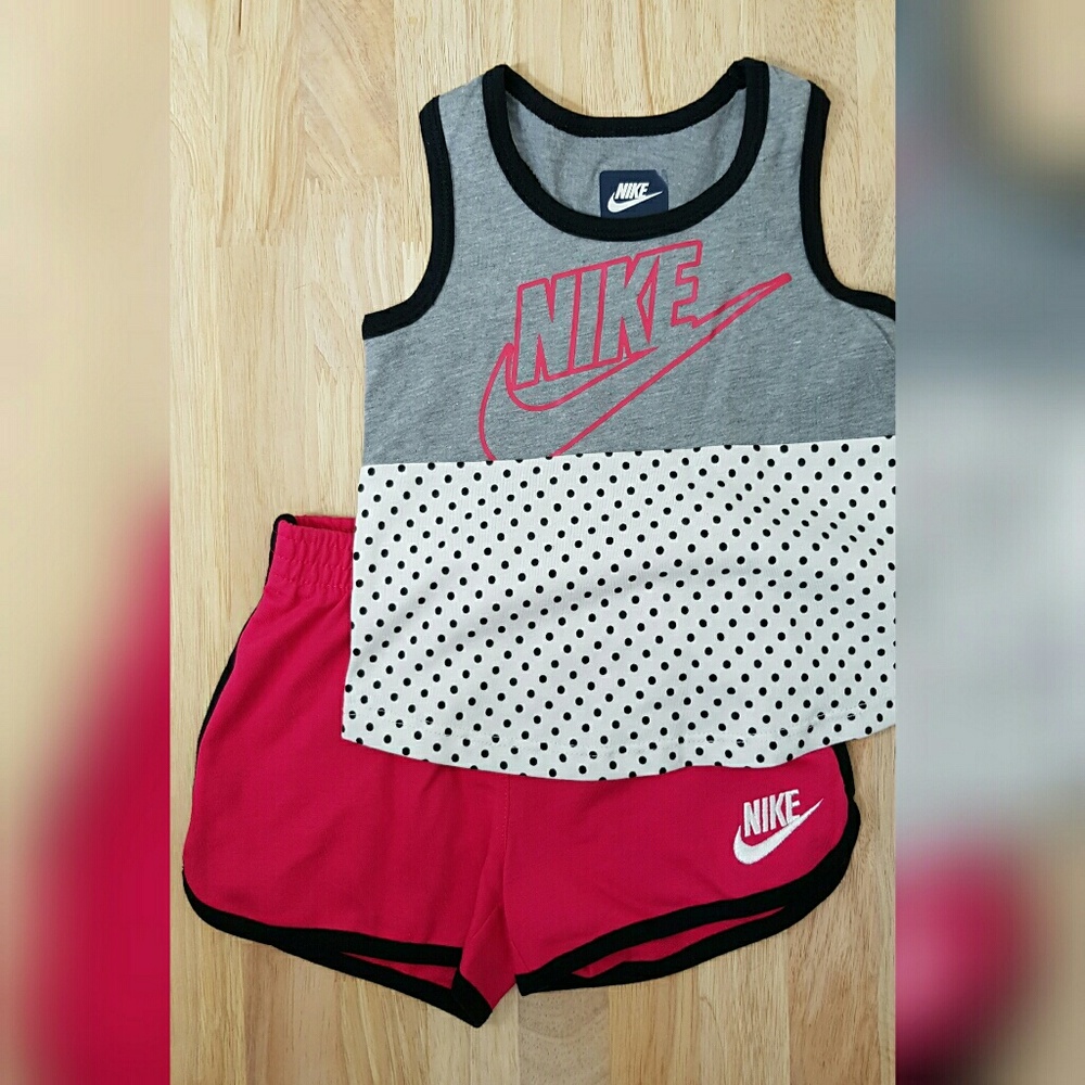 Nike Girls Two-piece Set
Size 2T

NWT